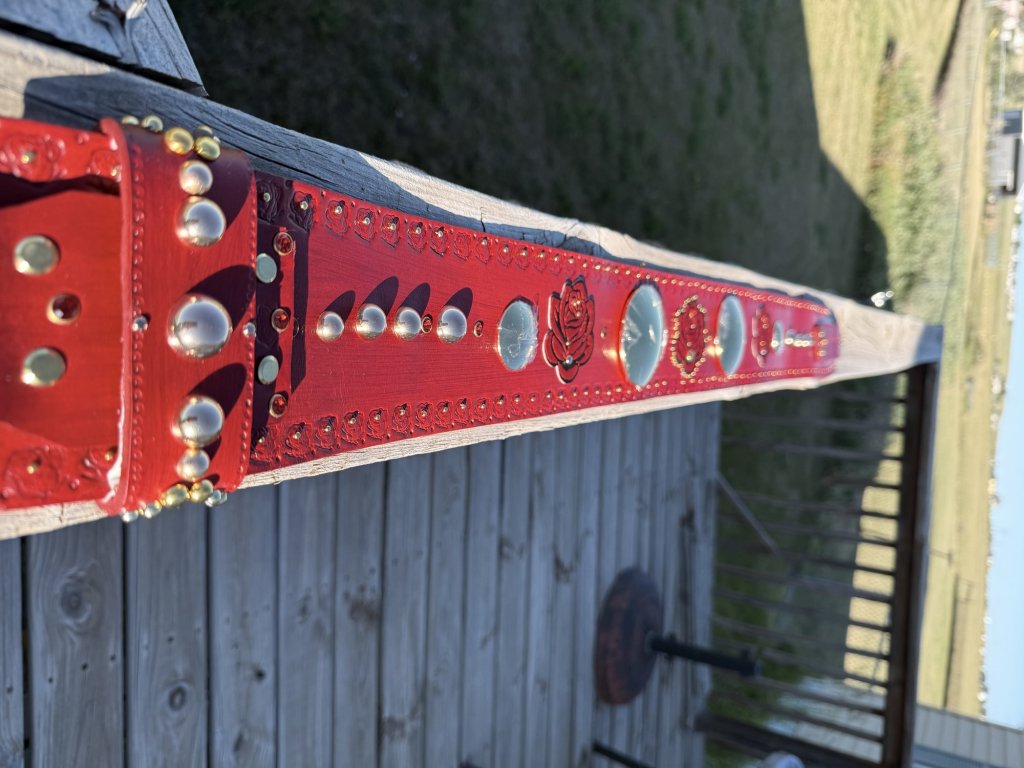 Red roses tooled belt